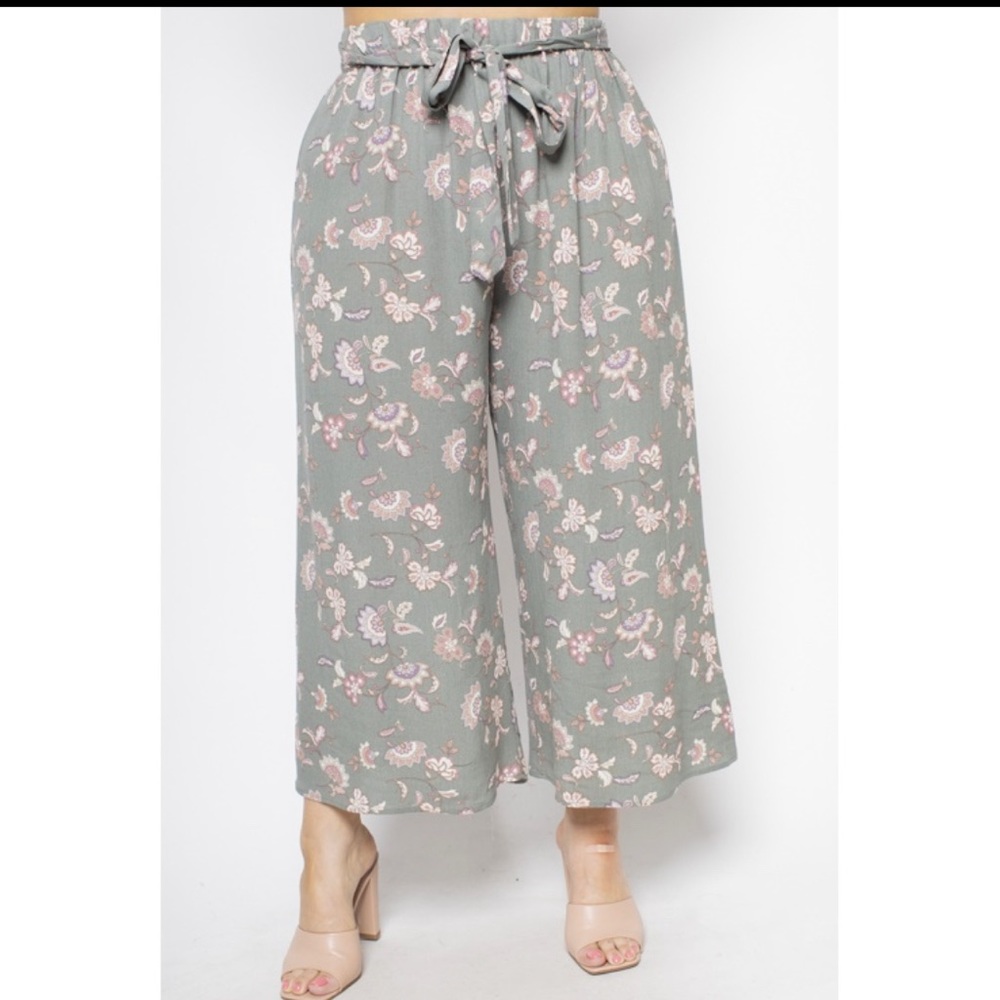 Plus Size Floral Paisley Tie Waist Cropped Pants